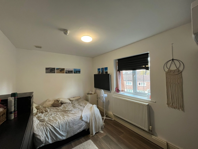 3 Bedroom Apt - Flat 5, Bawas place - Alfreton Road - Thumbnail 2